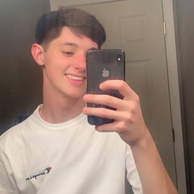 Profile Picture of Tyler ¨̮ (@Bremer_33) on Twitter