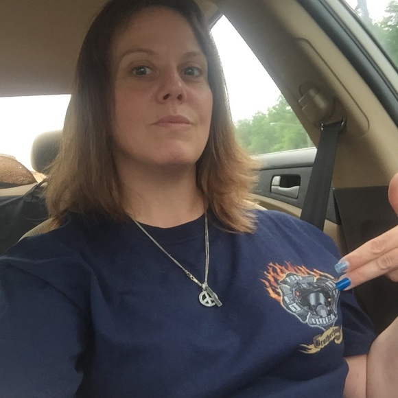 Profile Picture of Kim Weakland (@kimztreasures) on Poshmark