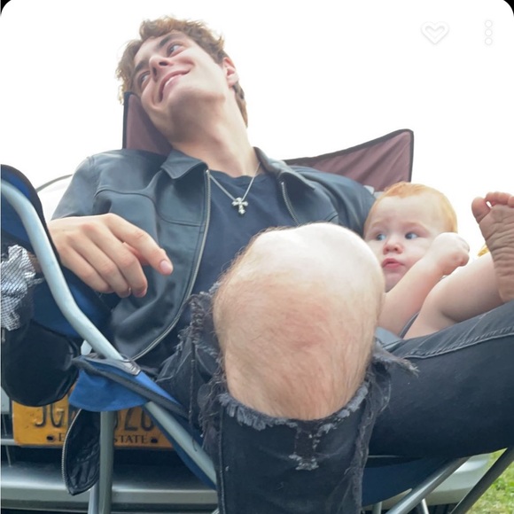 Profile Picture of Damien Winters (@damien_winters) on Poshmark