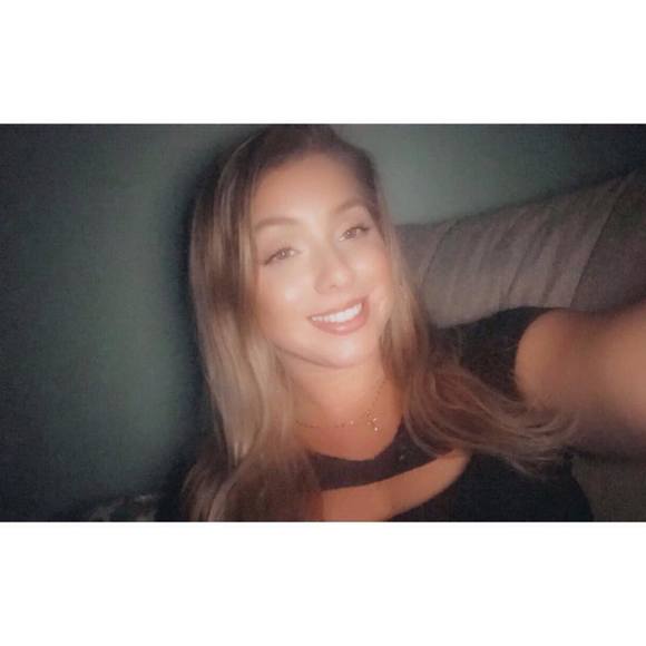 Profile Picture of Alexys Hilliard (@alexyshilliard) on Poshmark