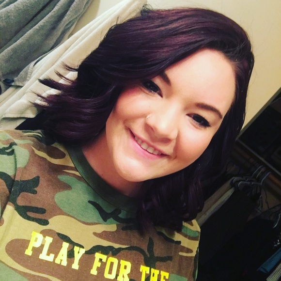 Profile Picture of Brittany Nagler (@bnagler) on Poshmark