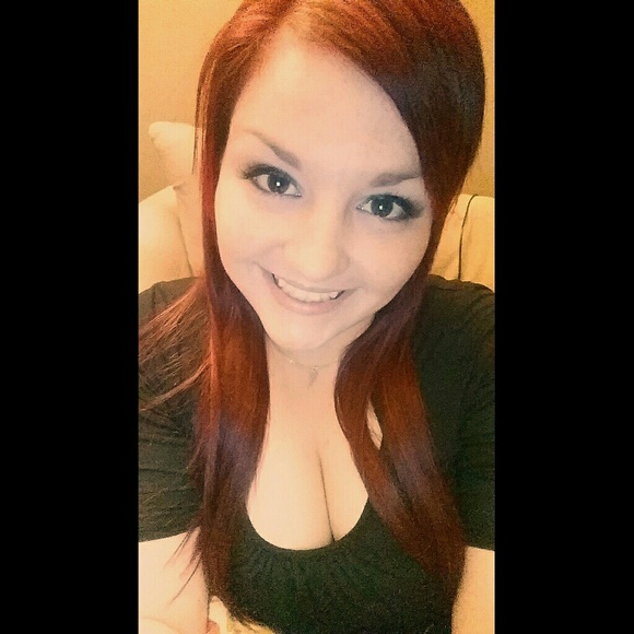 Profile Picture of Katie Decker (@katiegingerich2) on Poshmark