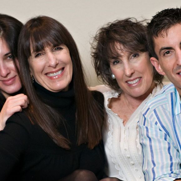 Profile Picture of Anna Harwin (@annaharwin) on Poshmark