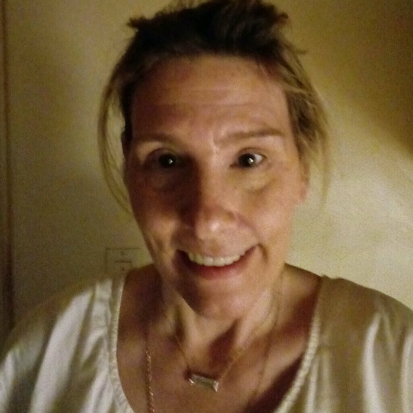 Cynthia Cavicchi - Poshmark Profile Picture of Cynthia Cavicchi (@cynthiacavicchi) on Poshmark