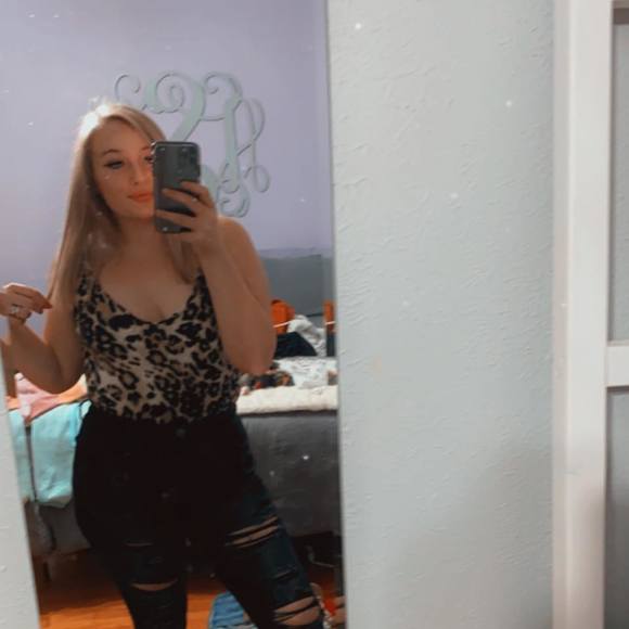 Profile Picture of Laci Gielarowski (@laci12345678910) on Poshmark