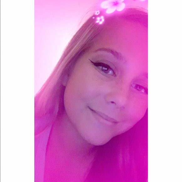 Profile Picture of Emma Maline (@emmamalone12) on Poshmark