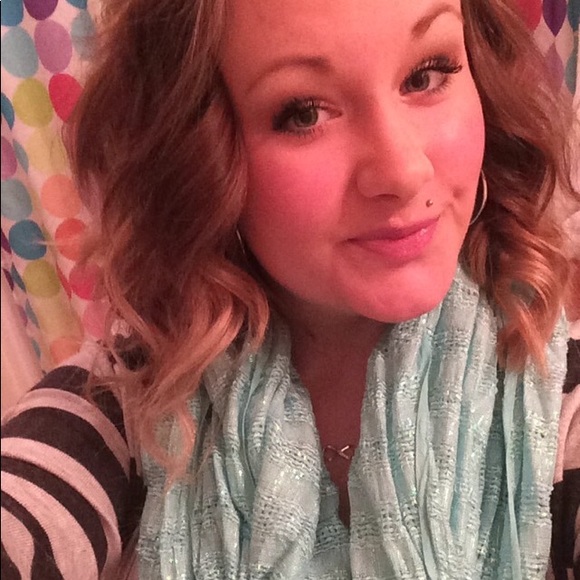 Profile Picture of Katelynn Cantrell (@klcantrell15) on Poshmark