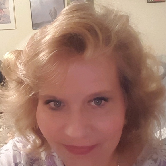 Profile Picture of Angelia Brazell (@seminolefreedom) on Poshmark