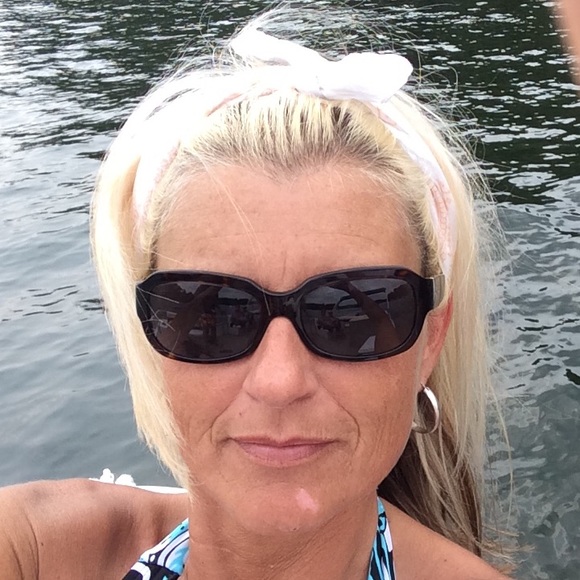 Profile Picture of Melissa Heileman (@snowchick1966) on Poshmark