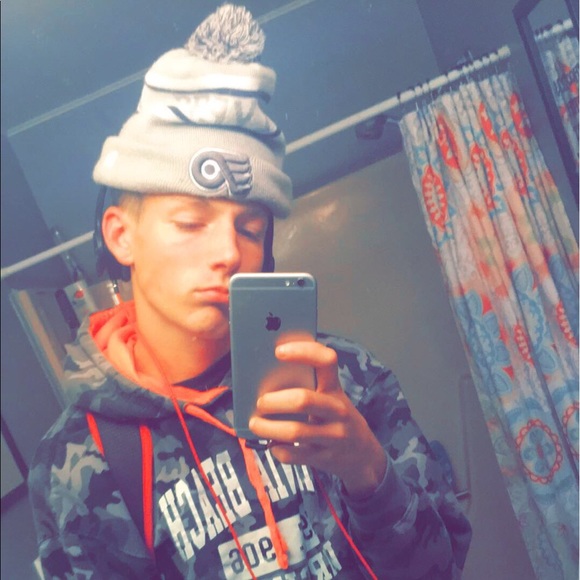 Profile Picture of Alec Hartranft (@alechartranft) on Poshmark