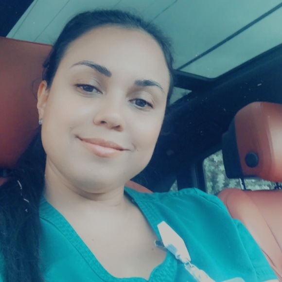 Profile Picture of Adriana Valladares (@adesso9) on Poshmark