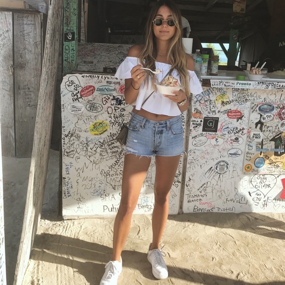 Profile Picture of Lauren Correa (@laurcorrea) on Poshmark