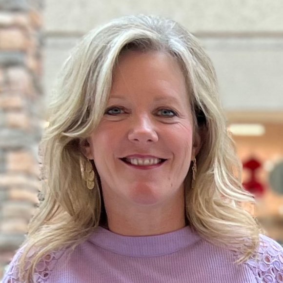 Profile Picture of Tabitha Holtz (@tabithaholtz) on Poshmark