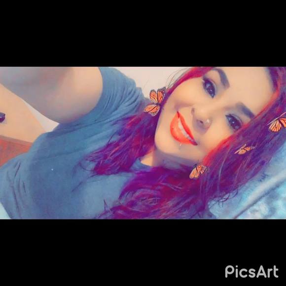 Profile Picture of Roxana Gonzales (@roxana_gonzales) on Poshmark