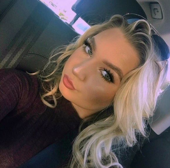 Profile Picture of Halie Hesselink (@haliehesselink) on Poshmark