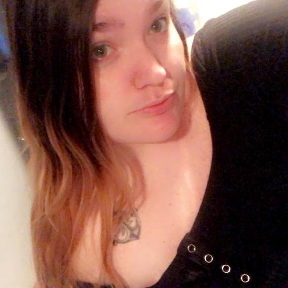 Profile Picture of Amber Durowoju (@amber_durowoju) on Poshmark