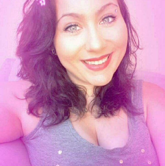 Profile Picture of Julia Wilke (@jawilke001) on Poshmark