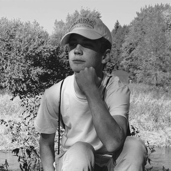 Profile Picture of Shelly Ann (@smerkel30) on Poshmark