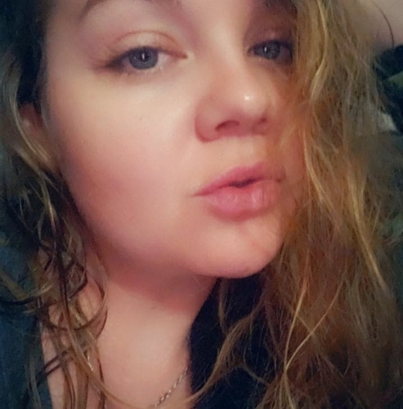 Profile Picture of Melissa Marie (@meliai) on Poshmark