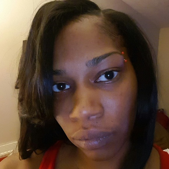 Profile Picture of Nikki Colbert (@nikkicolbert) on Poshmark