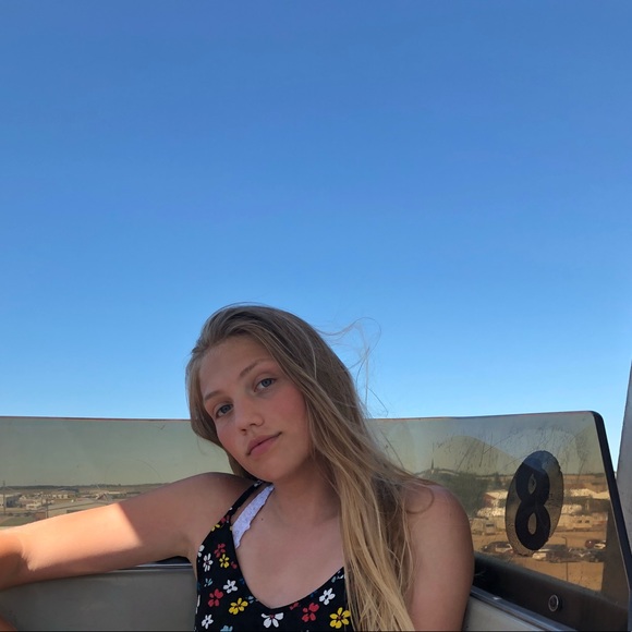 Profile Picture of Maddie Giebels (@maddiegiebels) on Poshmark