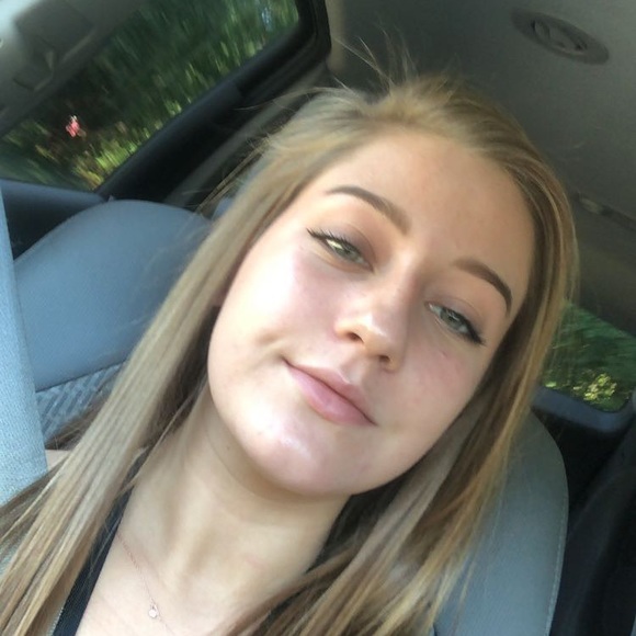 Profile Picture of Sydney Tognetti (@sydney_tognetti) on Poshmark