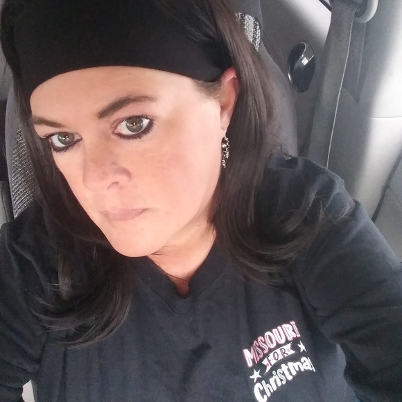 Profile Picture of Tonya Whitehead (@tonyarainwater) on Poshmark