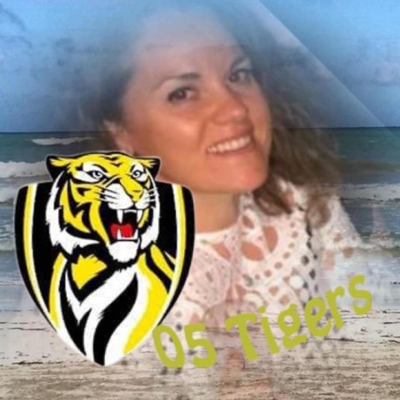 Profile Picture of Theresa Deraco (@theresaderaco) on Poshmark