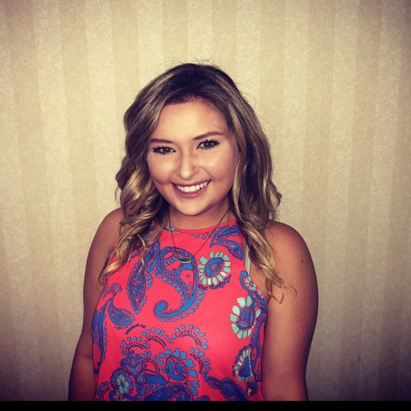 Profile Picture of Brooke Buffington (@brookee_17) on Poshmark