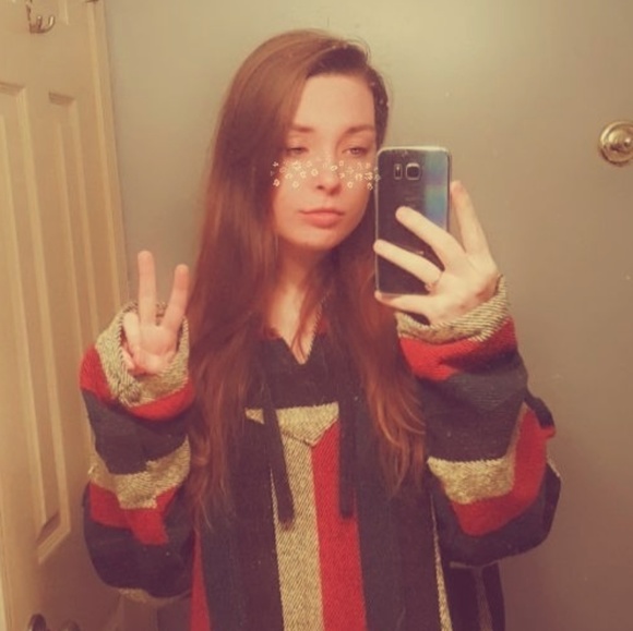 Profile Picture of Hannah Wilaby (@mariewilaby) on Poshmark