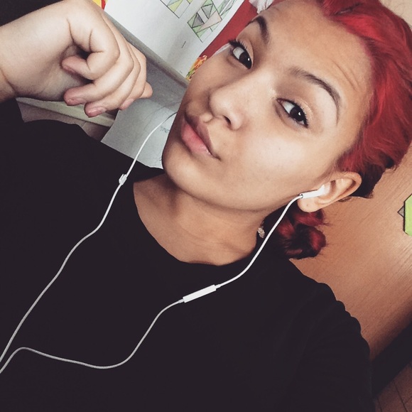 Profile Picture of Victoria Alamo (@vikkie___) on Poshmark