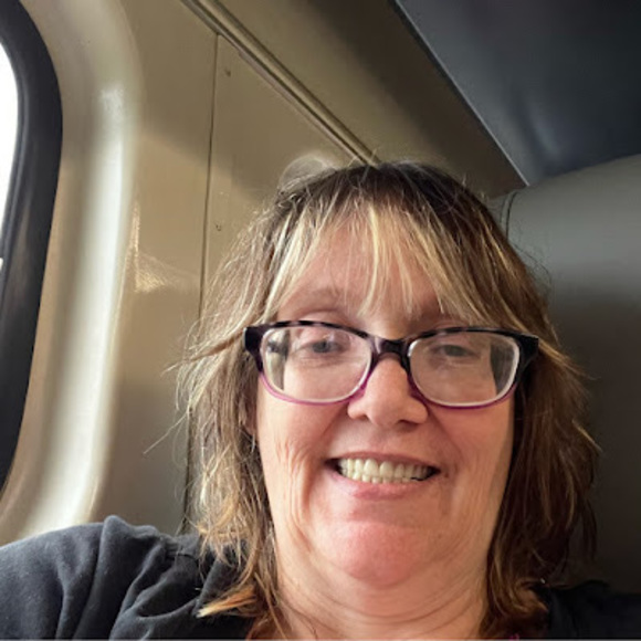 Denise Couture - Poshmark Profile Picture of Denise Couture (@denise_couture) on Poshmark