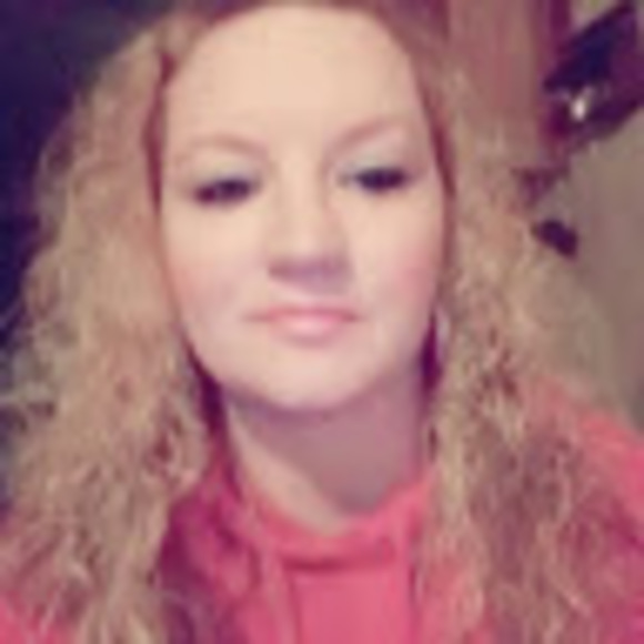 Profile Picture of Rachael rae Barron (@rachisthe1) on Poshmark