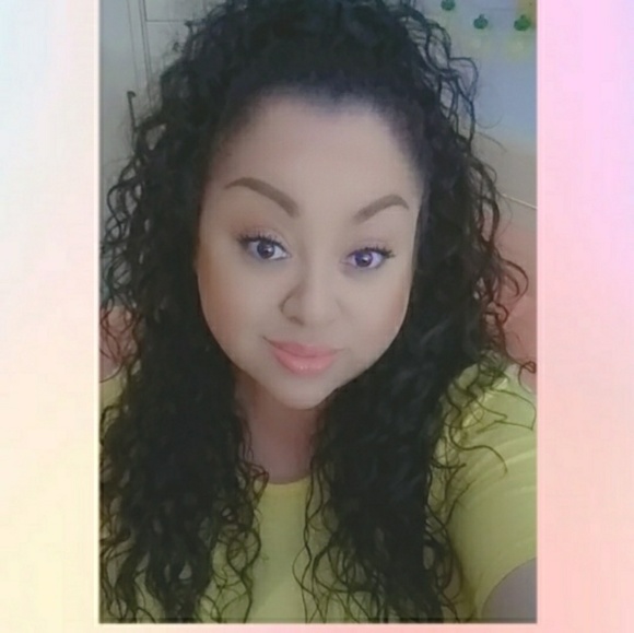 Profile Picture of Yvette Lucio (@yvettelu) on Poshmark