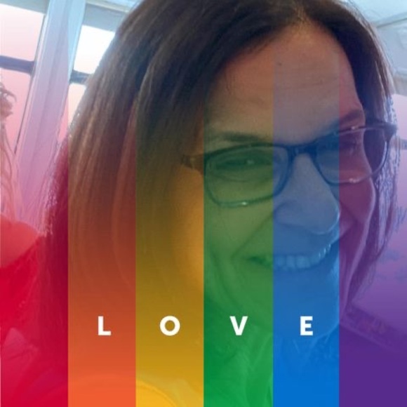 Profile Picture of Cindy Weiss (@cindy_weiss) on Poshmark