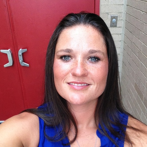 Profile Picture of Tommie lynne Sledge (@tsledge) on Poshmark