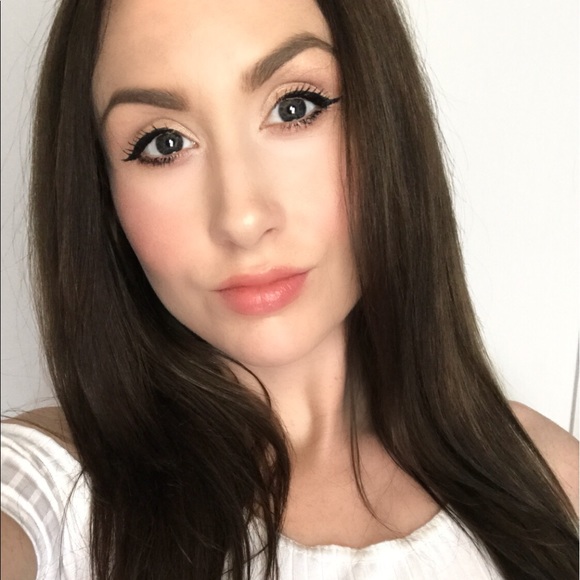 Profile Picture of Hiliary Heller (@hiliaryh1988) on Poshmark