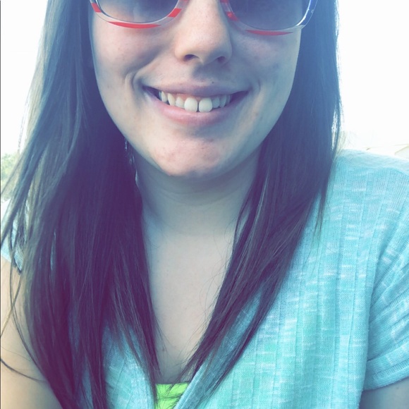 Profile Picture of Danielle Morley (@funnydani62316) on Poshmark