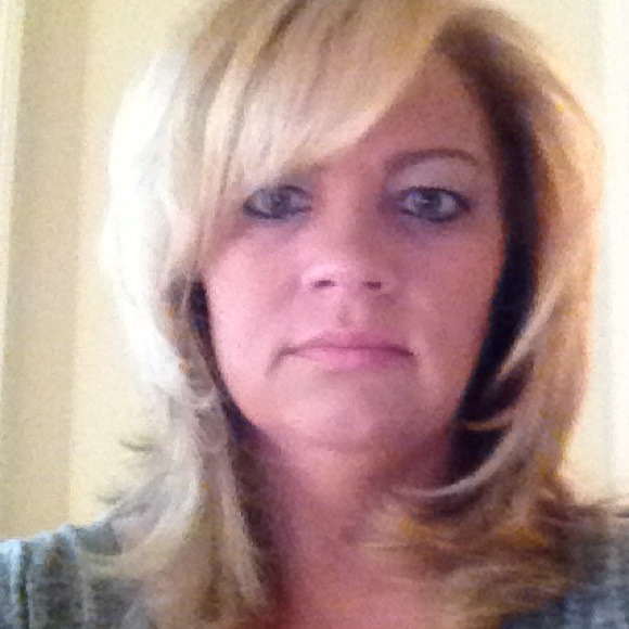 Profile Picture of Lori Facinelli (@laf1968) on Poshmark