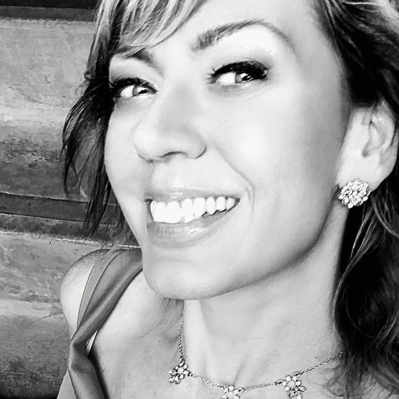 Profile Picture of Charlene Hansen (@dancenhansen625) on Poshmark