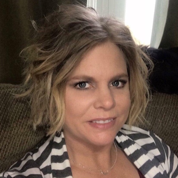 Profile Picture of Mindy Deeds (@tt0001) on Poshmark