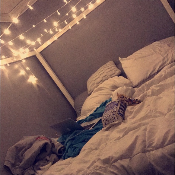 Profile Picture of Caitlin Schamberger (@caitscham) on Poshmark