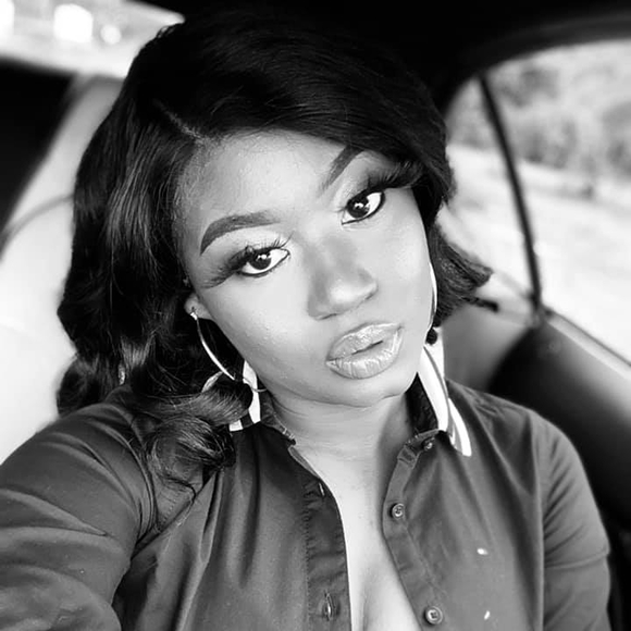 Mera Mera - Poshmark Profile Picture of Mera Mera (@m_mera) on Poshmark