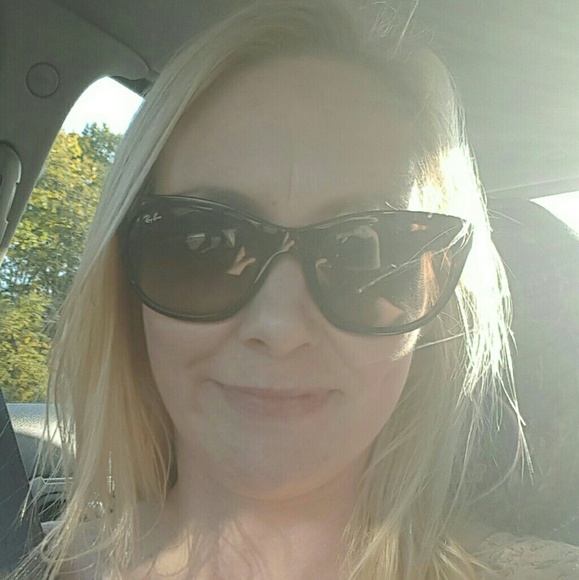 Profile Picture of Bridget Engel (@bridgete17) on Poshmark