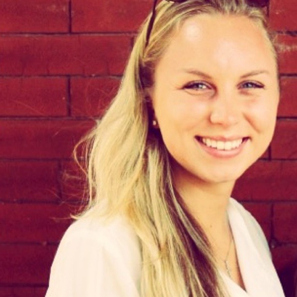 Profile Picture of Dani Runnals (@danirun) on Poshmark