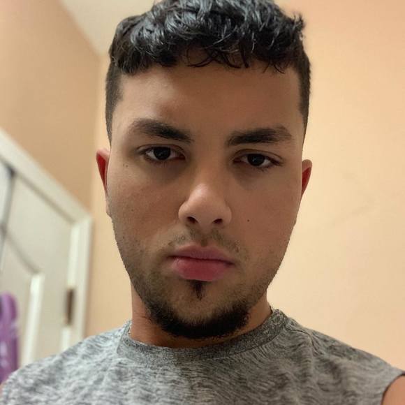 Profile Picture of Chris Garrido (@chrisvg14) on Poshmark