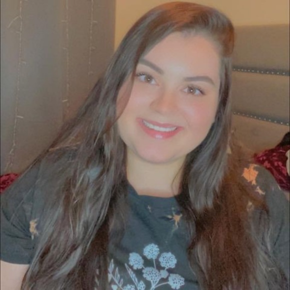 Profile Picture of Caitlin Mackenzie (@caitlinpeel2015) on Poshmark