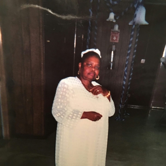 Profile Picture of Mikki Jones (@mikkijones) on Poshmark