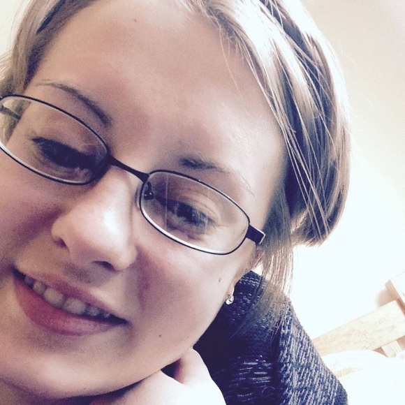 Brienna Lamp - Poshmark Profile Picture of Brienna Lamp (@brielamp) on Poshmark