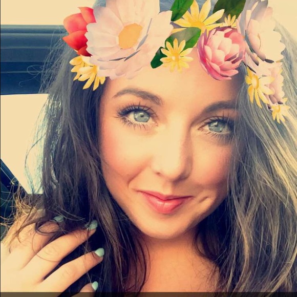 Profile Picture of Jillian Devlin (@jdevlin12) on Poshmark